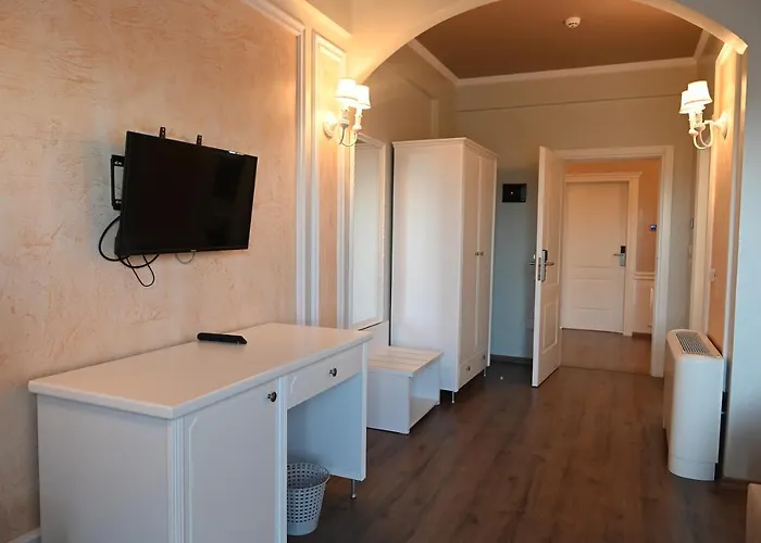 Hotel Onufri Golem (Tirana)